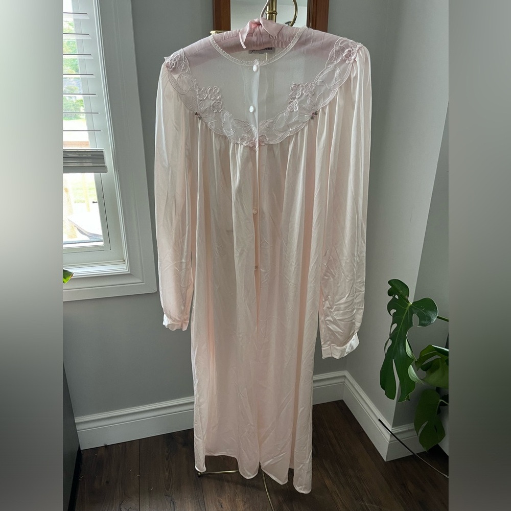 Vintage Pink Lace-Trimmed Robe